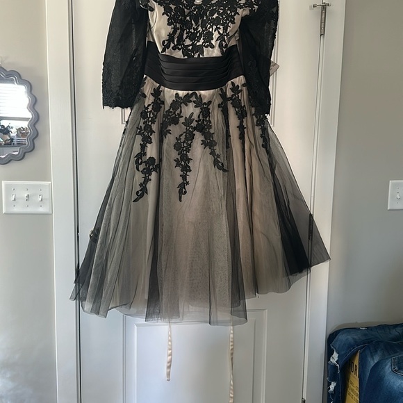 Elegant Black and Cream Midi Dress - Picture 1 of 5